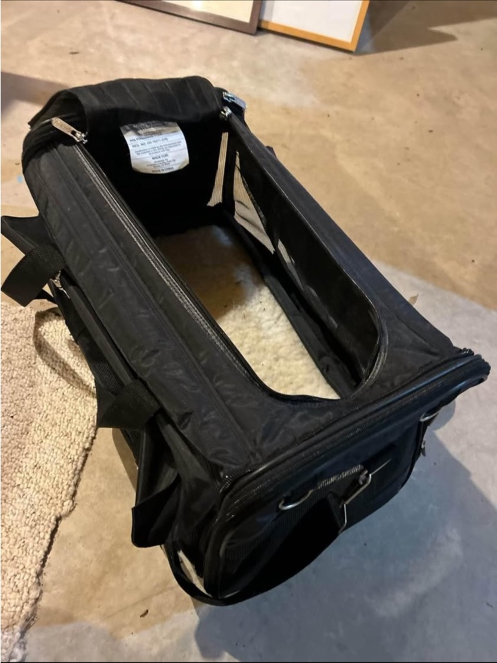 Sherpa® Ultimate On Wheels™ pet carrier - Picture 3 of 7